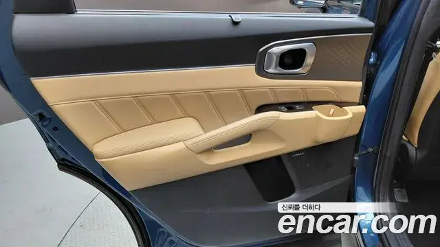 Kia Sorento 2022 — ფოტო 28/32
