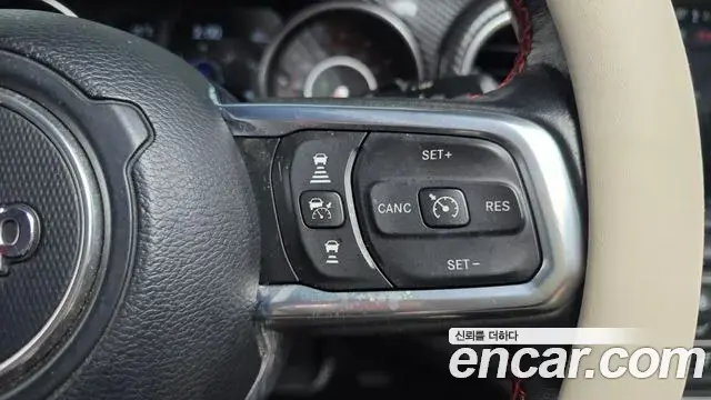 Jeep Wrangler 2021 — Фото 16/20
