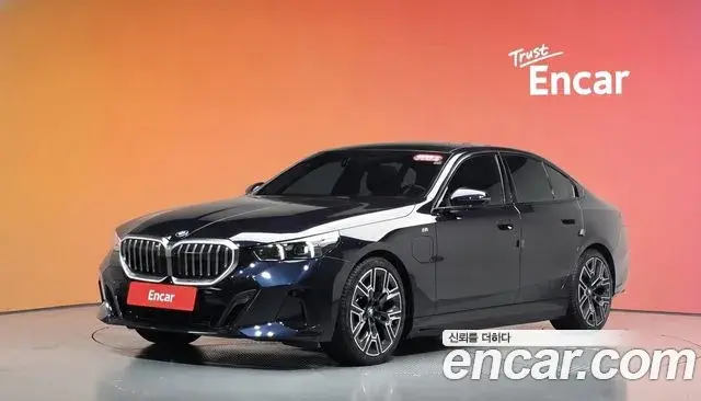 BMW 5 Series 2024 — Фото 1/20