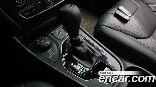Jeep Cherokee 2020 — Фото 9/20
