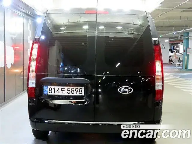 Hyundai Staria 2022 — Фото 4/19