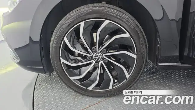 Volkswagen Golf 2023 — Photo 1/20