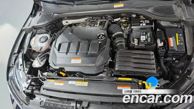 Volkswagen Golf 2023 — Photo 16/20