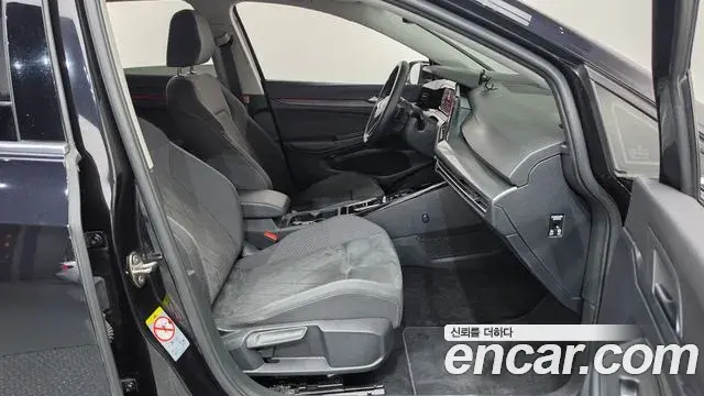 Volkswagen Golf 2023 — Photo 9/20