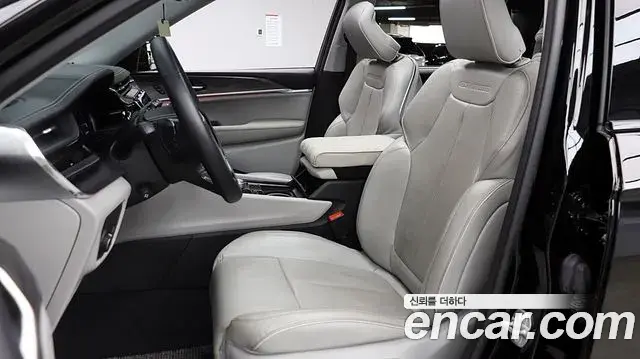 Jeep Grand Cherokee 2023 — Фото 12/20
