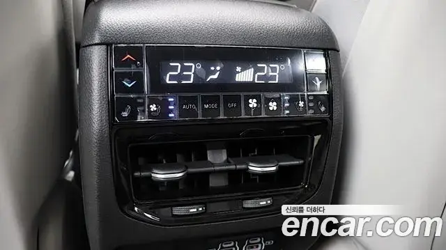 Jeep Grand Cherokee 2023 — Фото 14/20