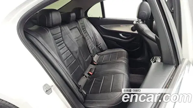 Mercedes-Benz E-Class 2018 — Фото 11/20