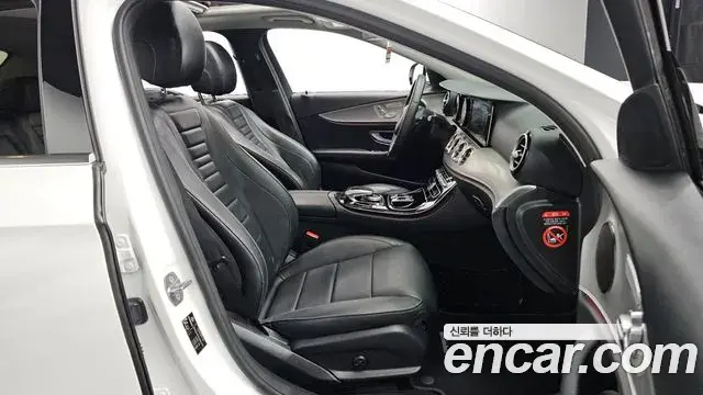 Mercedes-Benz E-Class 2018 — Фото 12/20