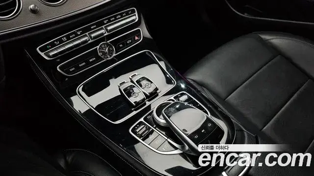 Mercedes-Benz E-Class 2018 — Фото 17/20
