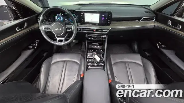 Kia K5 2023 — ფოტო 21/32