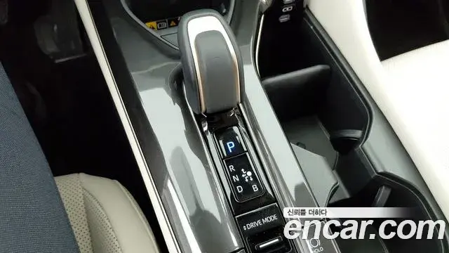 Toyota Crown Crossover 2024 — Фото 8/20