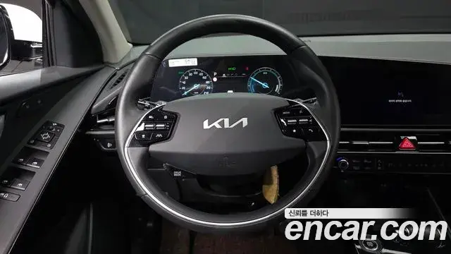 Kia Niro 2022 — Фото 13/20
