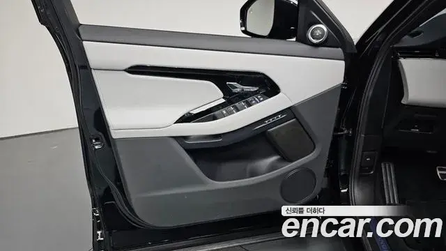 Land Rover Range Rover Evoque 2026 — Photo 2/38