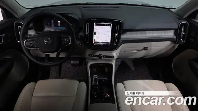 Volvo XC40 2022 — Photo 8/36