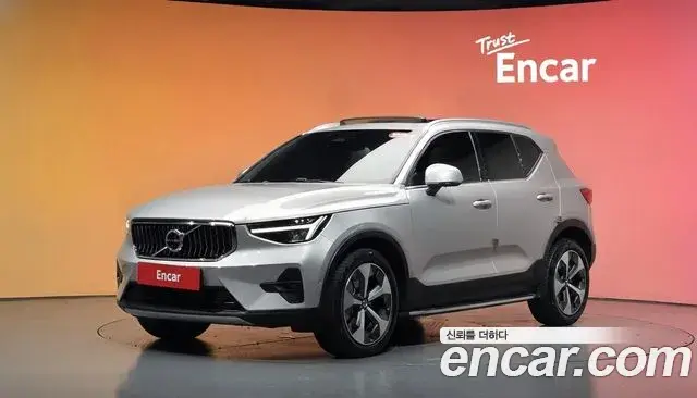 Volvo XC40 2022 — Photo 32/36