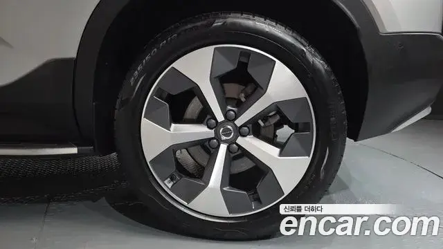 Volvo XC40 2022 — Photo 34/36