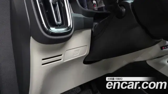Volvo XC40 2022 — Photo 23/36