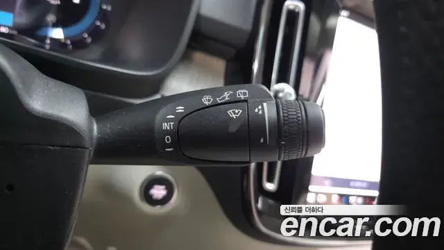 Volvo XC40 2022 — Photo 33/36