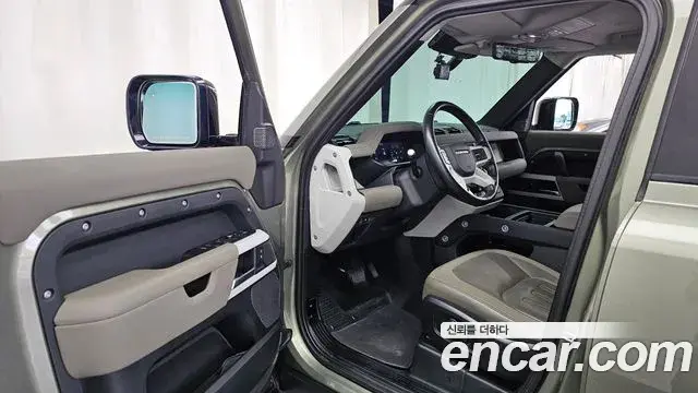 Land Rover Defender 2020 — Фото 10/20