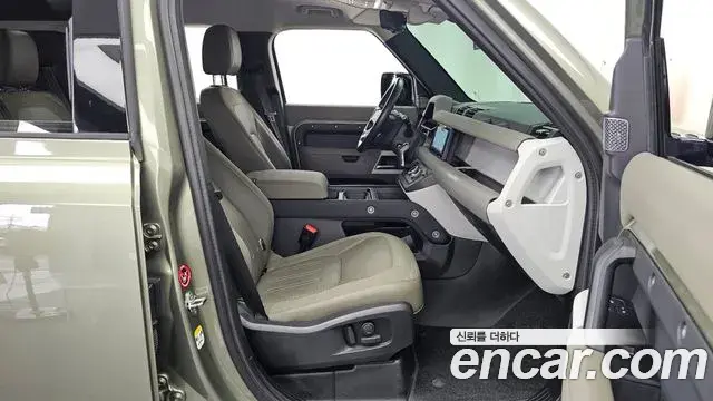 Land Rover Defender 2020 — Фото 11/20