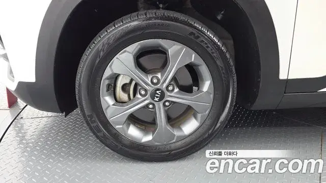 Kia Seltos 2019 — Şəkil 13/30