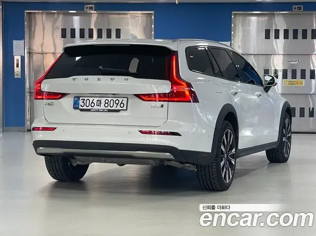 Volvo V60 Cross Country 2025 — Şəkil 13/20
