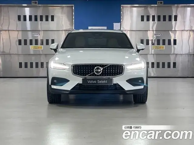 Volvo V60 Cross Country 2025 — Şəkil 16/20