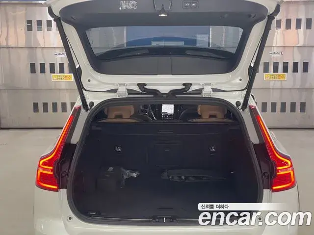 Volvo V60 Cross Country 2025 — Şəkil 12/20