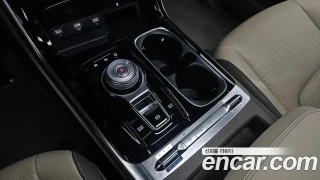 Kia Carnival 2023 — Şəkil 7/38
