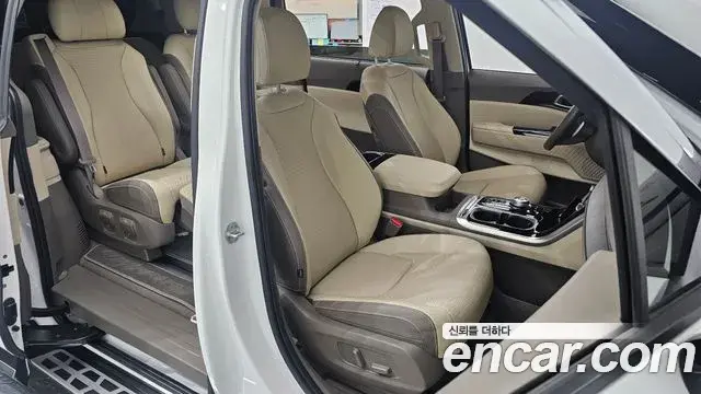 Kia Carnival 2023 — Şəkil 19/38