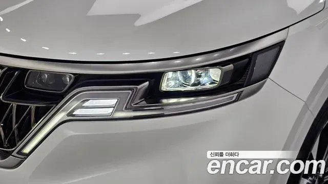 Kia Carnival 2023 — Şəkil 21/38