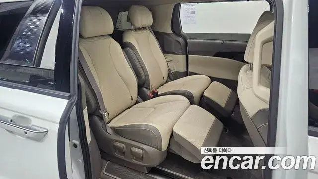 Kia Carnival 2023 — Şəkil 9/38