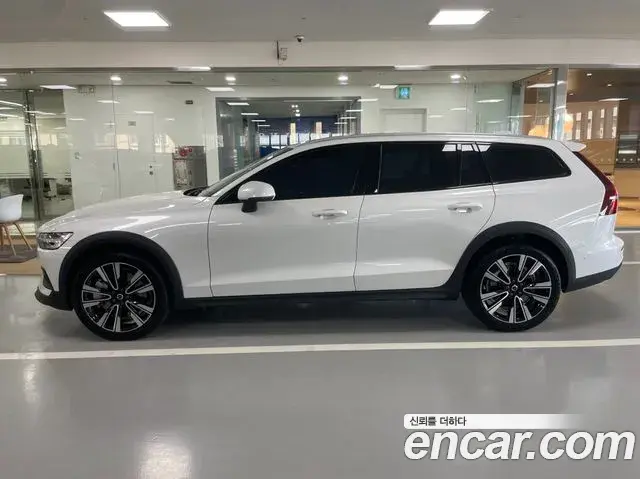Volvo V60 Cross Country 2025 — Фото 13/20