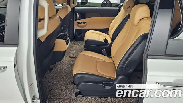 Kia Carnival 2022 — Photo 14/20