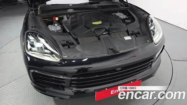 Porsche Cayenne 2021 — Photo 6/20