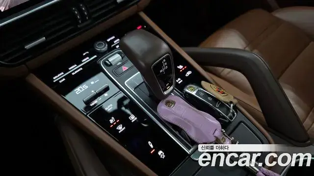 Porsche Cayenne 2021 — Photo 9/20