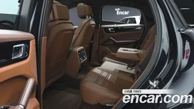 Porsche Cayenne 2021 — Photo 11/20