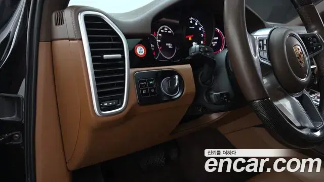 Porsche Cayenne 2021 — Photo 13/20
