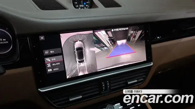 Porsche Cayenne 2021 — Photo 16/20