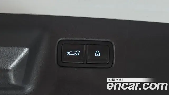 Hyundai Santa Fe 2023 — Фото 16/20