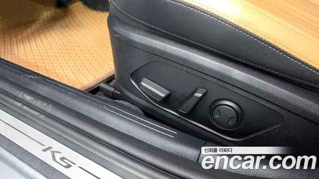 Kia K5 2020 — ფოტო 22/34