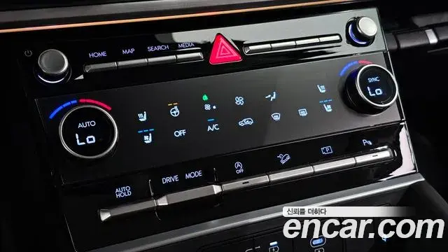 Hyundai Santa Fe 2024 — Фото 18/20