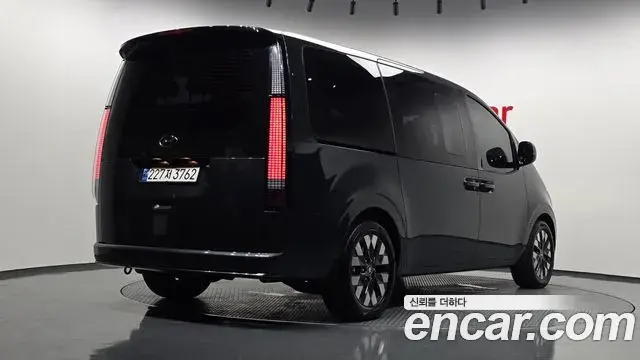 Hyundai Staria 2023 — Фото 2/20