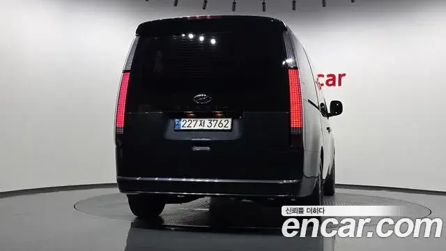 Hyundai Staria 2023 — Фото 4/20
