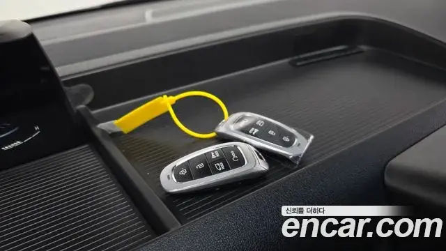 Hyundai Staria 2023 — Фото 15/20