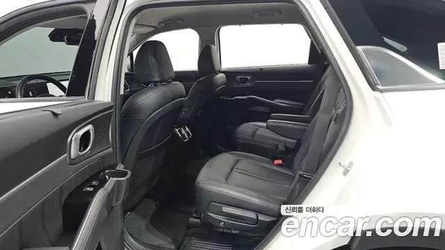 Kia Sorento 2023 — Photo 16/20