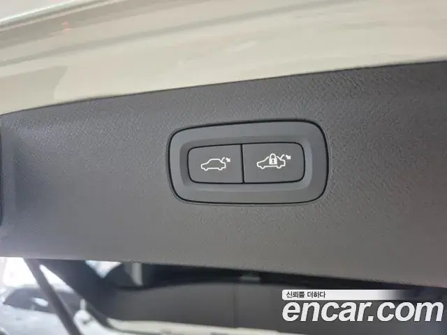 Volvo XC90 2025 — Фото 17/17