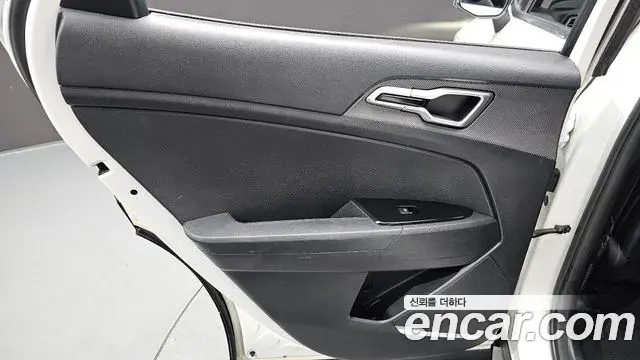 Kia Sportage 2021 — ფოტო 8/30