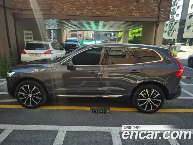 Volvo XC60 2023 — Фото 10/20