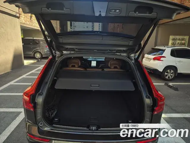 Volvo XC60 2023 — Фото 14/20